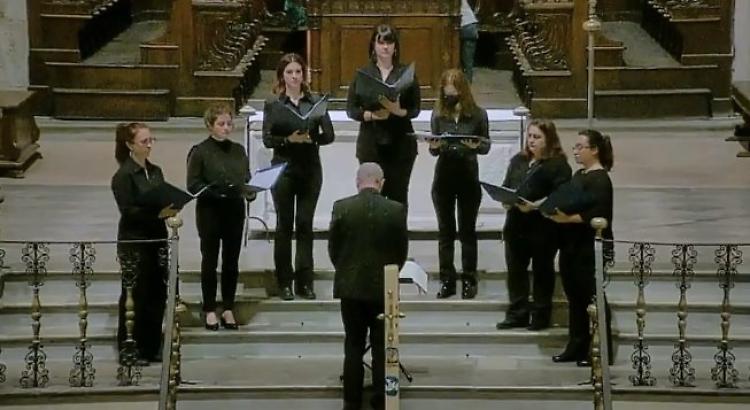 “Il canto della Madre” con il Chorus Laetus  diretto da Luca Pollastri.