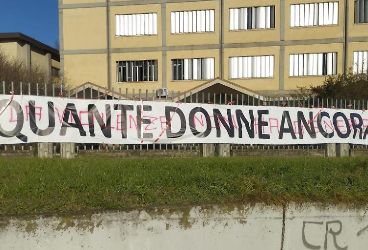 All'Itis striscione violato: «Ma non ci fermeranno»