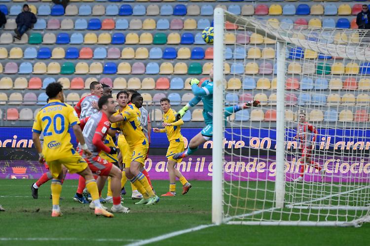La Cremonese vince 3-0 allo Stirpe