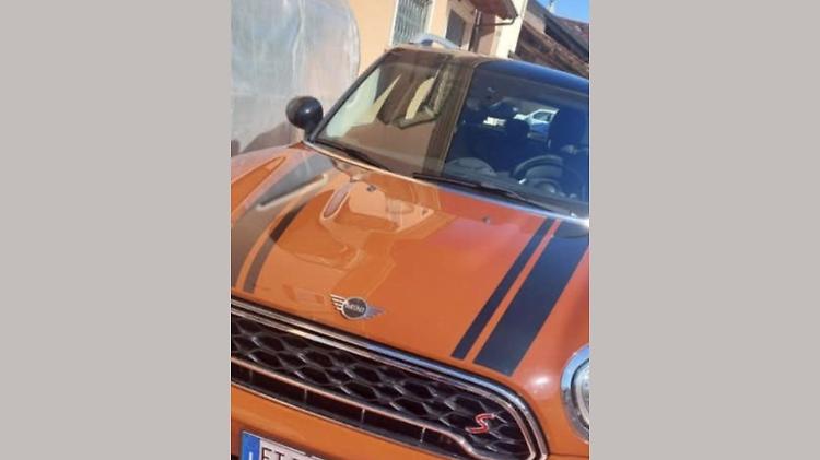 Furto in una villetta, rubata una Mini Cooper S