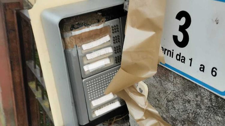 Danni ai citofoni dell'Aler, ora le proteste