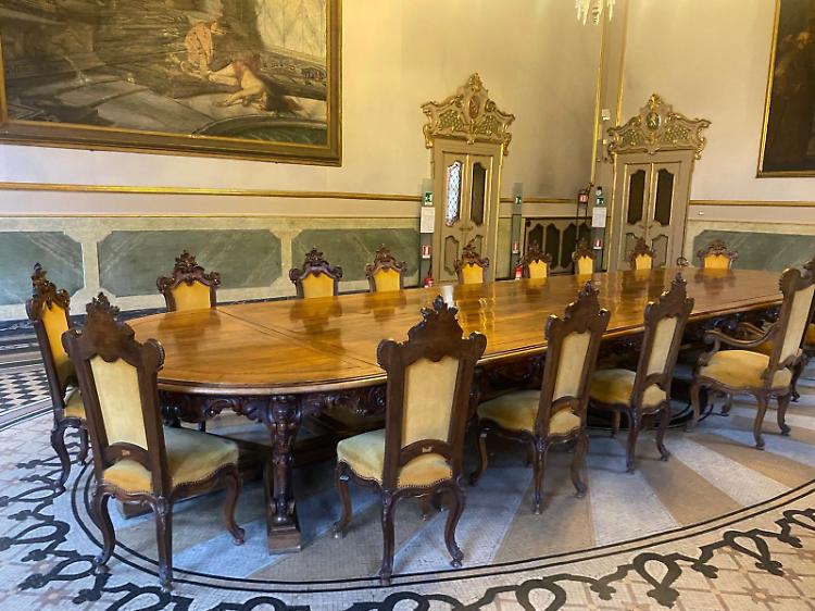 Riportato alla dimensioni originali il grande tavolo della Sala della Consulta