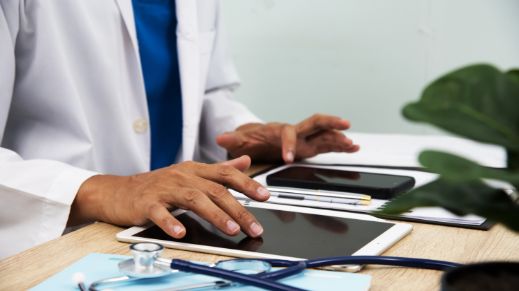 Fascicolo sanitario elettronico: ora si può delegare l'accesso