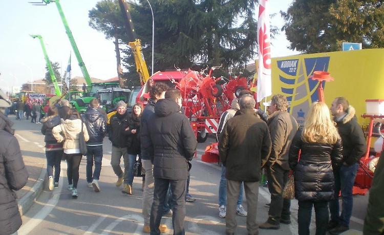 Sant'Apollonia, la fiera scalda i motori