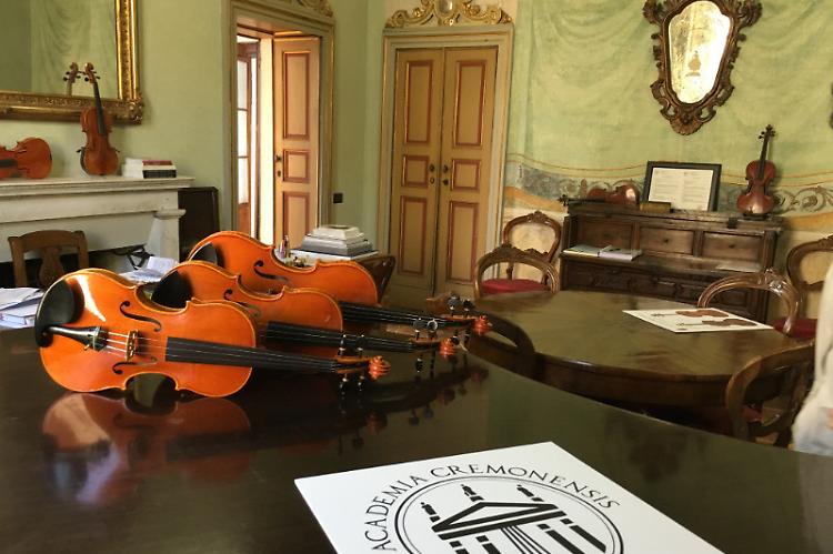 Visita all'Academia Cremonensis, Palazzo Mina Bolzesi