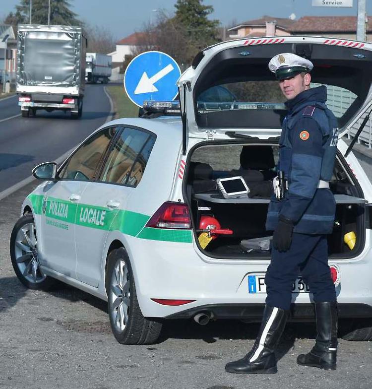 Occupa casa, denunciato