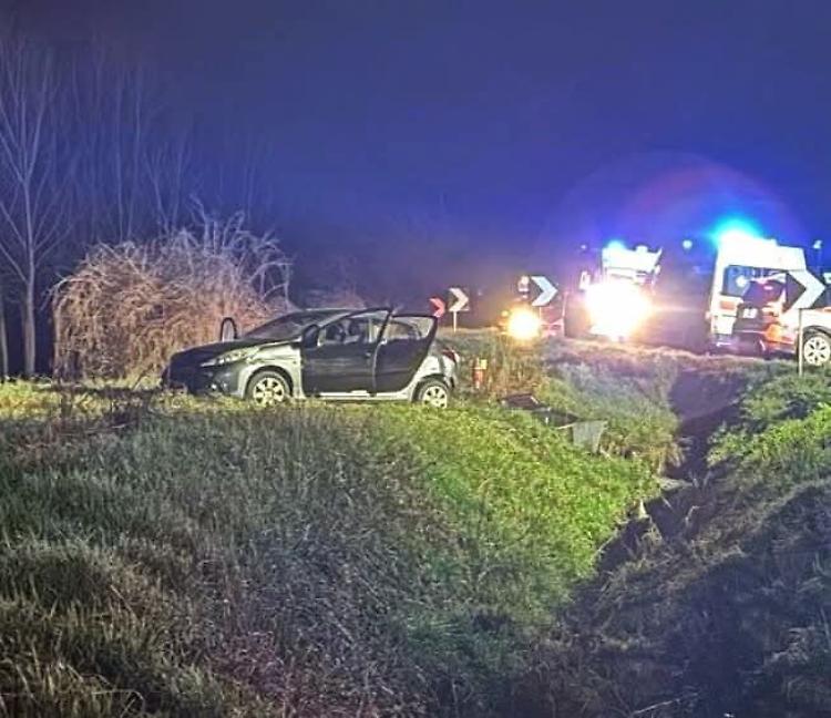 Notte di terrore sulla Provinciale 14: tre ragazzi gravi dopo il fuori strada