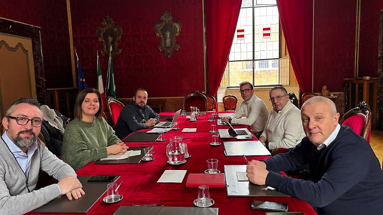 Pendolari Mantova-Cremona-Milano: istituzioni a confronto sui disagi della linea