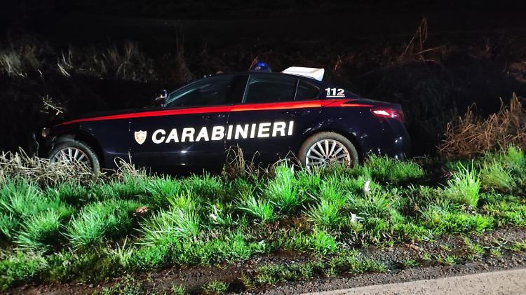 Ladri in fuga ad alta velocità, inseguimento dei carabinieri