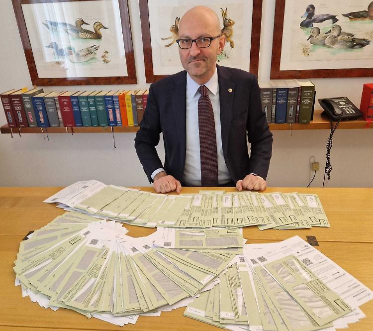Recordman delle multe: 112 verbali in due mesi e quasi 12.000 euro di sanzioni