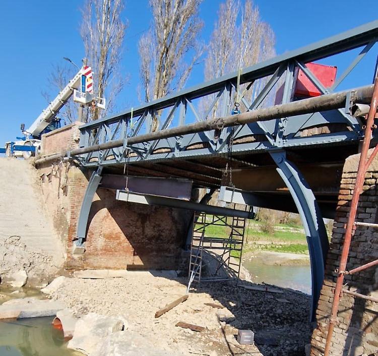 «Dietrofront, il ponte non riapre»