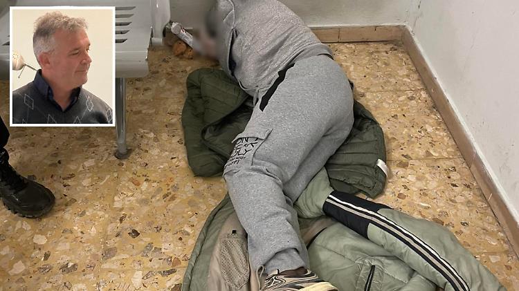  Dorme nella sala d’aspetto: «Non voltiamoci dall’altra parte»
