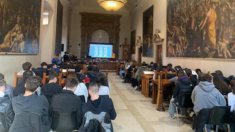 Il Viaggio della Memoria è tra i quadri dei ragazzi