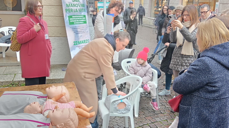 Bimbi salvati dal soffocamento