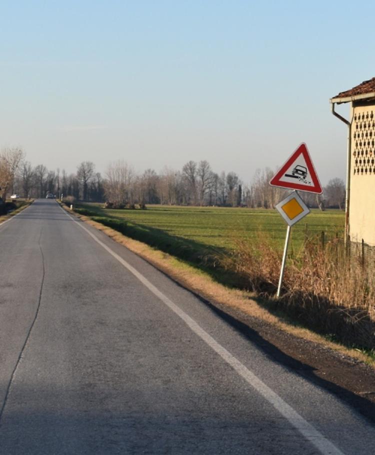 «Rallenta», ma lui lo aggredisce