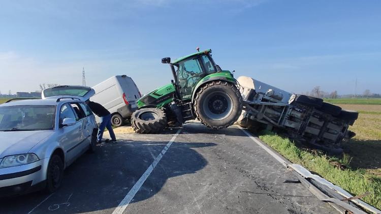 Incidente tra un camion, un trattore e un furgone: Bergamina chiusa per ore