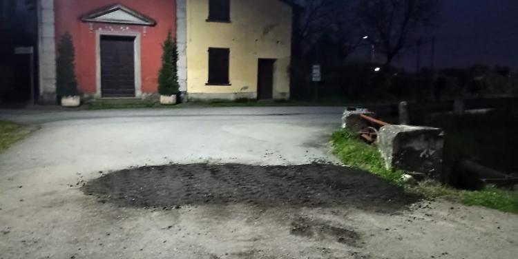 Voragine in strada a Pontirolo: sopralluogo e intervento di ripristino