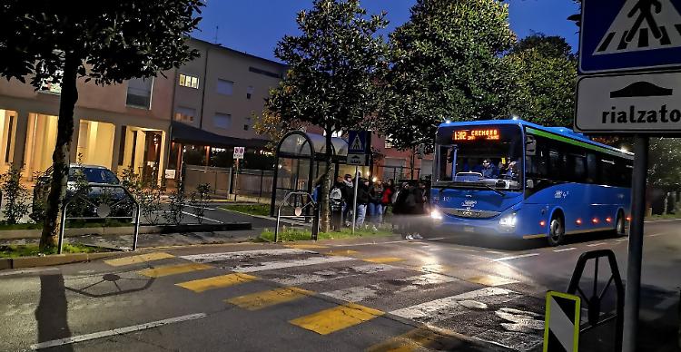 Il pullman non c’è: protesta degli studenti