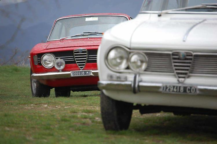La collezione dell’Alfa Blue Team in piazza D'Armi