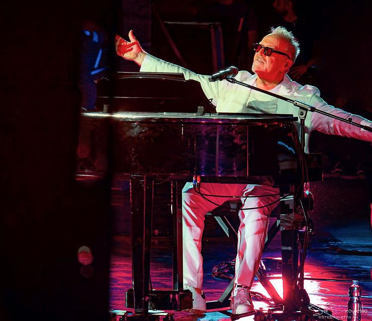 Tozzi, tour d’addio: canta la leggenda