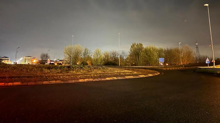 Rotatoria al buio, via ai lavori di ripristino dell'illuminazione