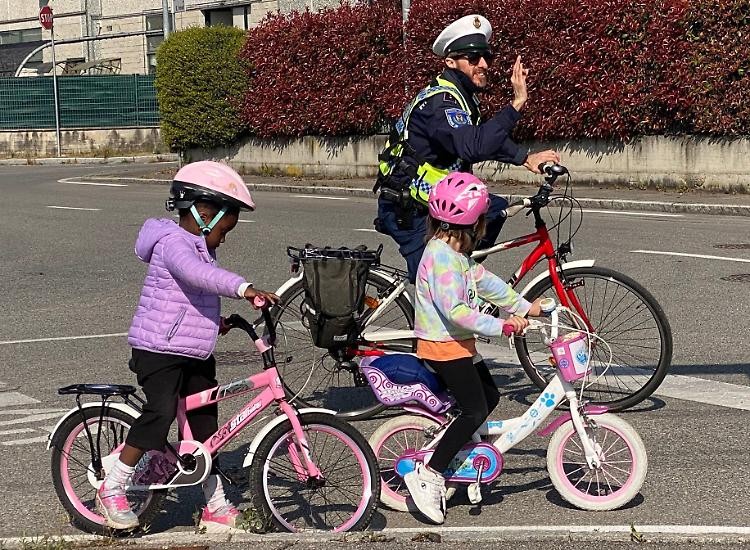 Bimbi in sella a lezione di sicurezza