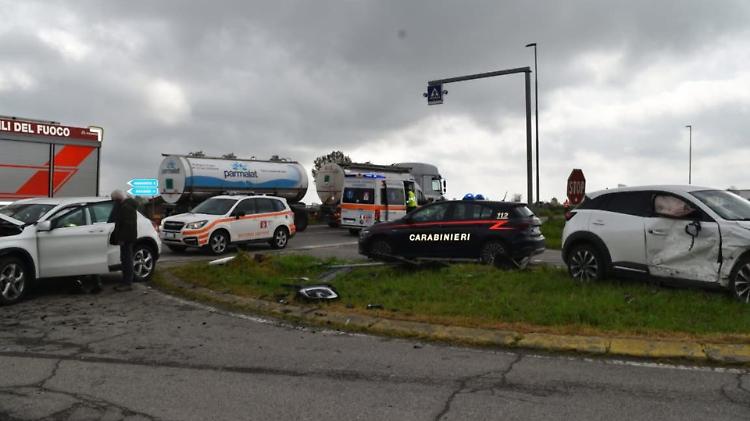 Scontro sulla provinciale 33, coinvolta una bambina di 4 anni