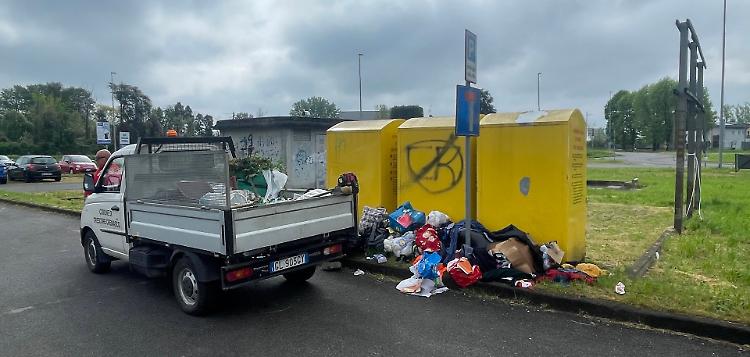 «Troppi incivili, togliamo i cassonetti» 