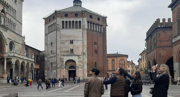 Cremona calamita internazionale: nel 2025 oltre 123mila accessi dall&rsquo;estero