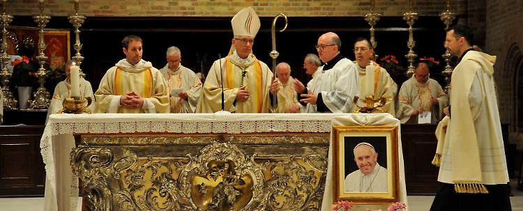 A Crema Duomo gremito: «Non cedere alla paura»