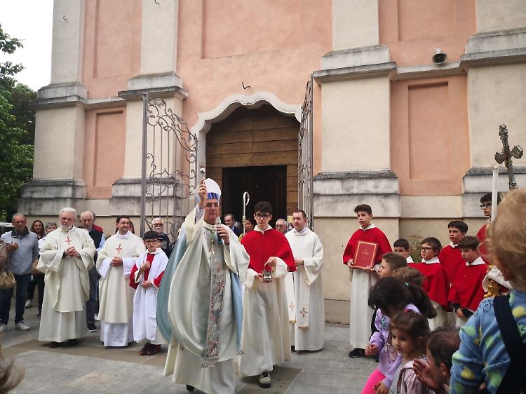 In migliaia per il Vescovo: fede, tradizione e comunità