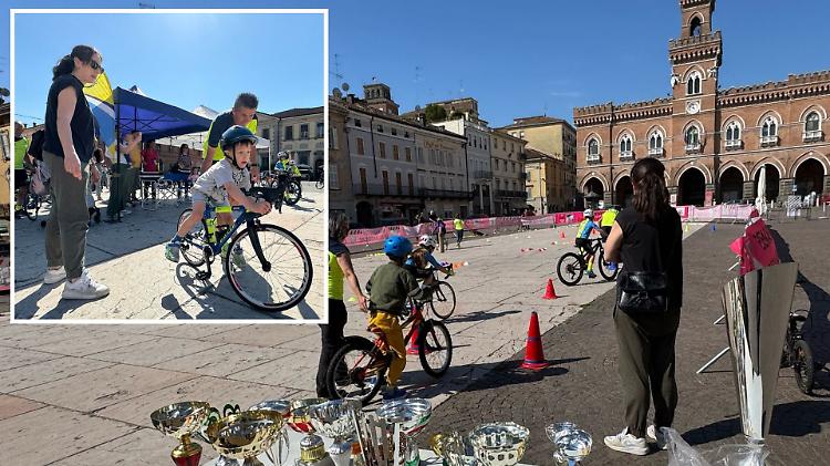 La gimkana dei piccoli è una festa in centro