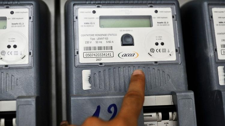 Lavori e blackout, mezzo paese al buio per tre ore 