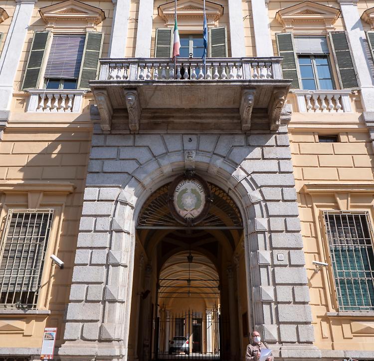 Stalking, «Annientata come donna» e adesso spunta anche l’estorsione