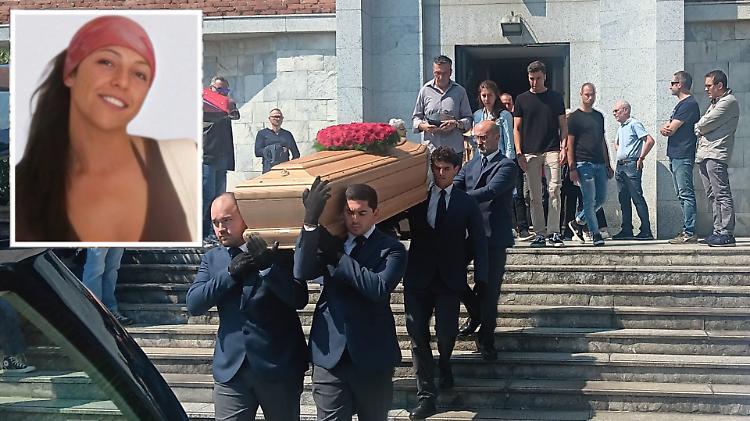L'ultimo saluto a Sonia: «Voglio pensare che ancora vivi e ancora sorridi»