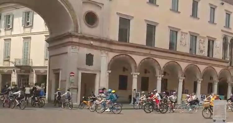 Quattro chilometri in bici per non perdersi lo spettacolo del FATF
