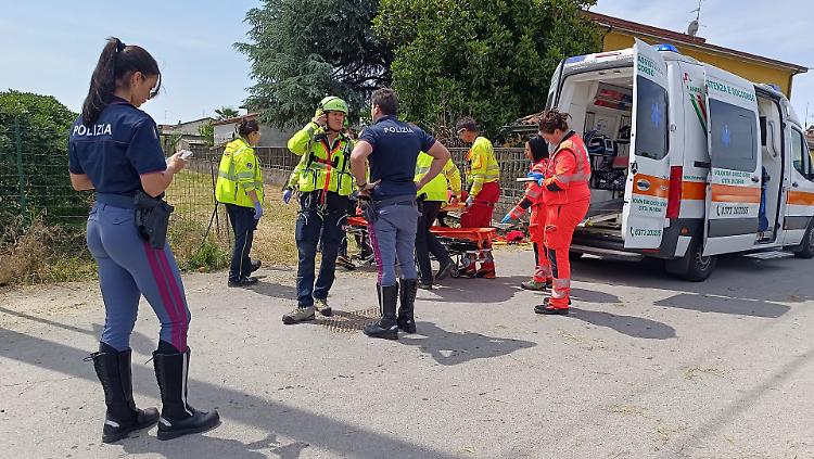 Motociclista ferito, automobilista non si ferma dopo l’incidente