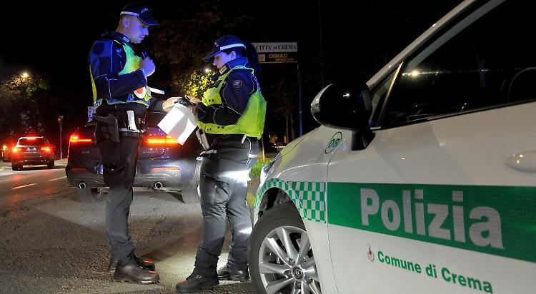 La notte torna ‘blindata’: Polizia locale già pronta