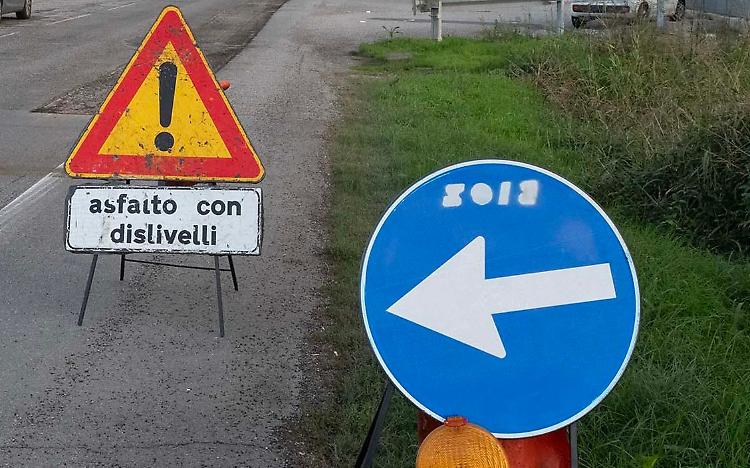Cantieri avanti tra stop e deviazioni