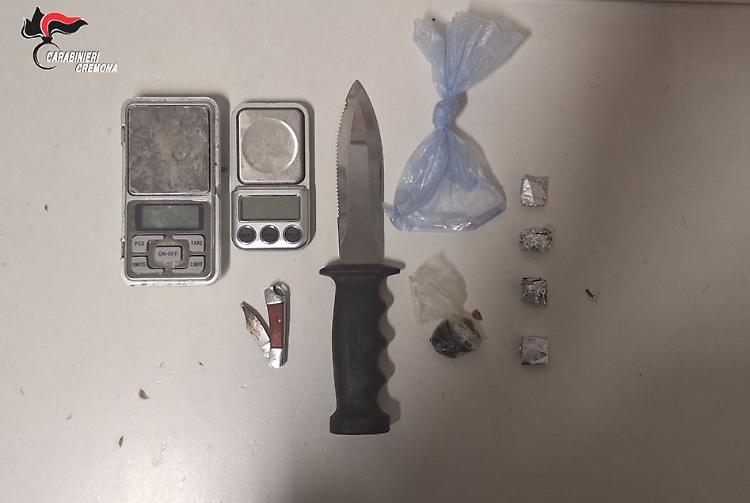 Droga e banconote false in centro storico, 20enne indagato per spaccio