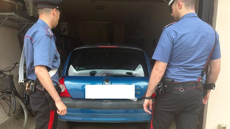Investe mortalmente la moglie mentre fa manovra, 90enne indagato per omicidio stradale 