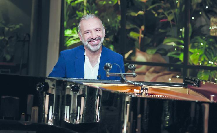 Bollani chiude Cremona Jazz: sul palco solo con il suo pianoforte