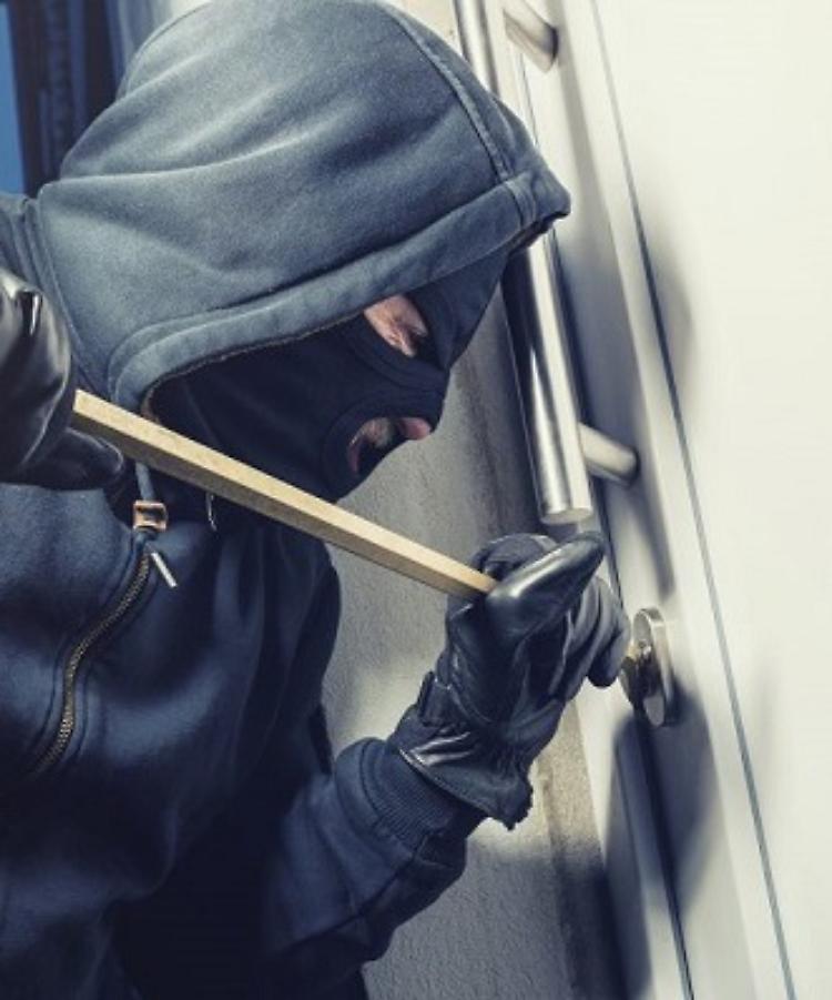 Furto sventato dai proprietari, i residenti: «Abbiamo paura»