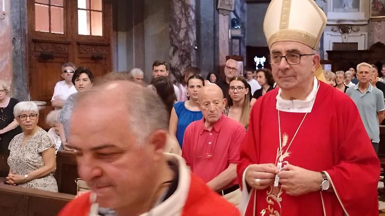 Il vescovo dopo 10 anni nella sua vecchia parrocchia: «Come tornare a casa»