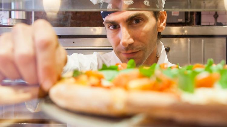 Più lavoro, meno diritti: «Basta contratti pirata»