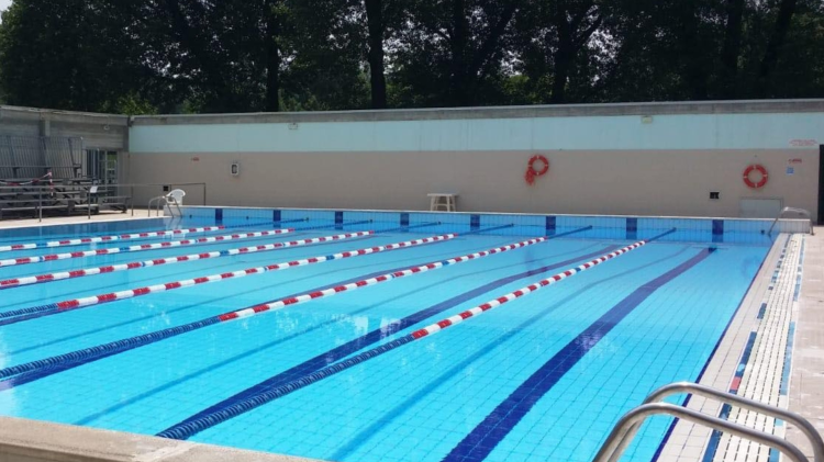 Piscina, vasca scoperta:  dubbi sulla riapertura