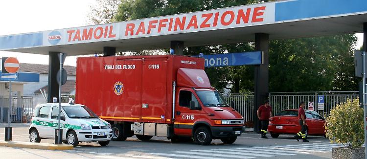 Adesivi e totem Tamoil: «Pubblicità, va tassata»