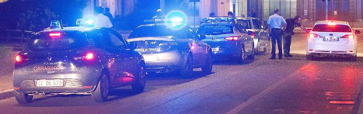 Via Dante, urla e risse: «La pazienza è finita»