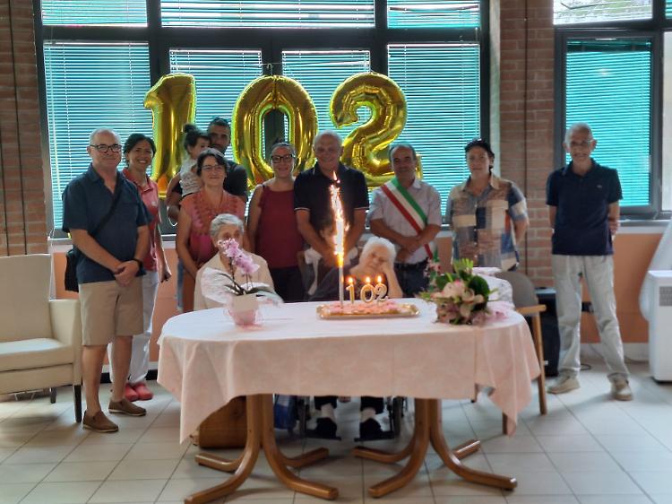 Maria Guarneri ha compiuto 102 anni, un traguardo di vita e affetti