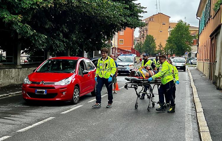 Tamponamento tra due auto davanti alla Guardia medica, due donne coinvolte